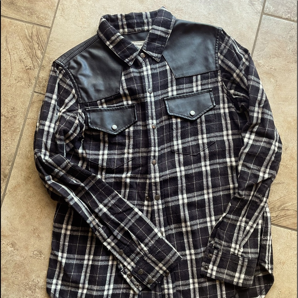 Women’s button shirt